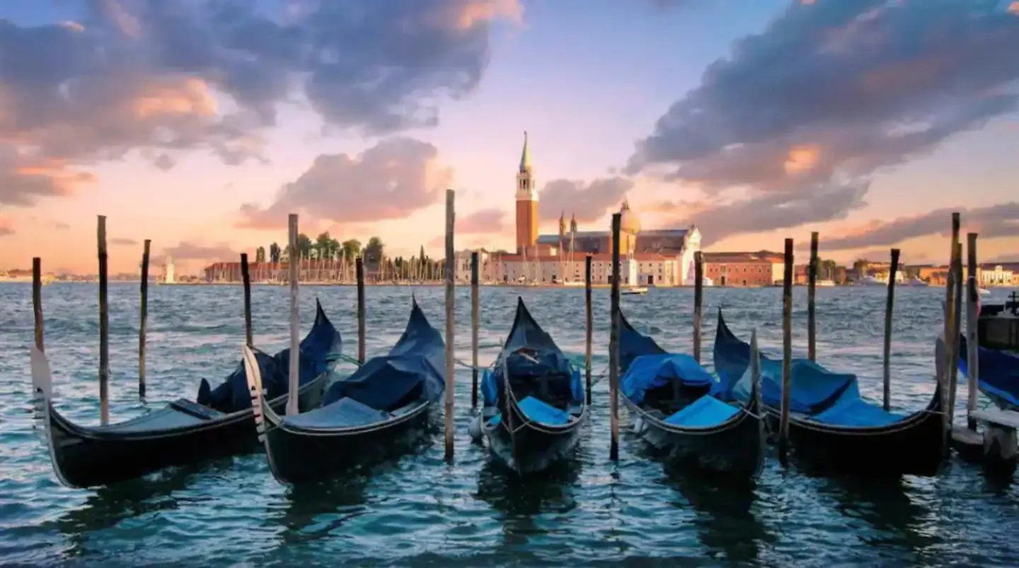 Venice Ivory Room